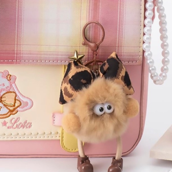 Furry bag/charm Keychain with Leopard Bow & Pearl wristlet - Picture 3 of 6